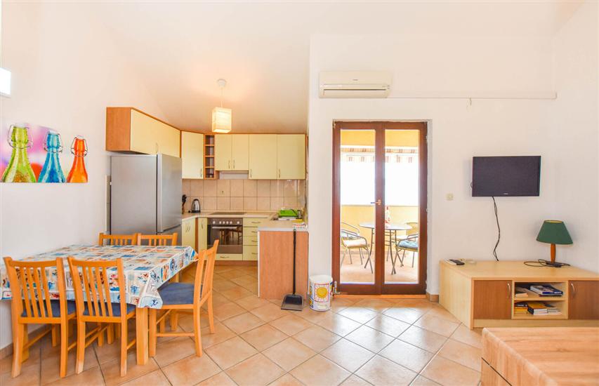 Apartment A2, for 5 persons