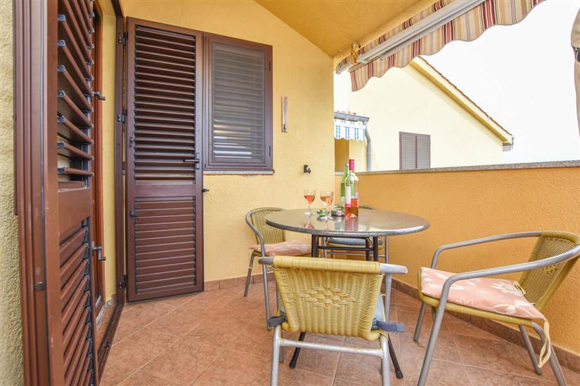 Apartment A2, for 5 persons