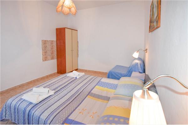 Hiša K1, na 12 osebe