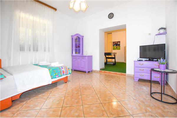 Hiša K1, na 12 osebe