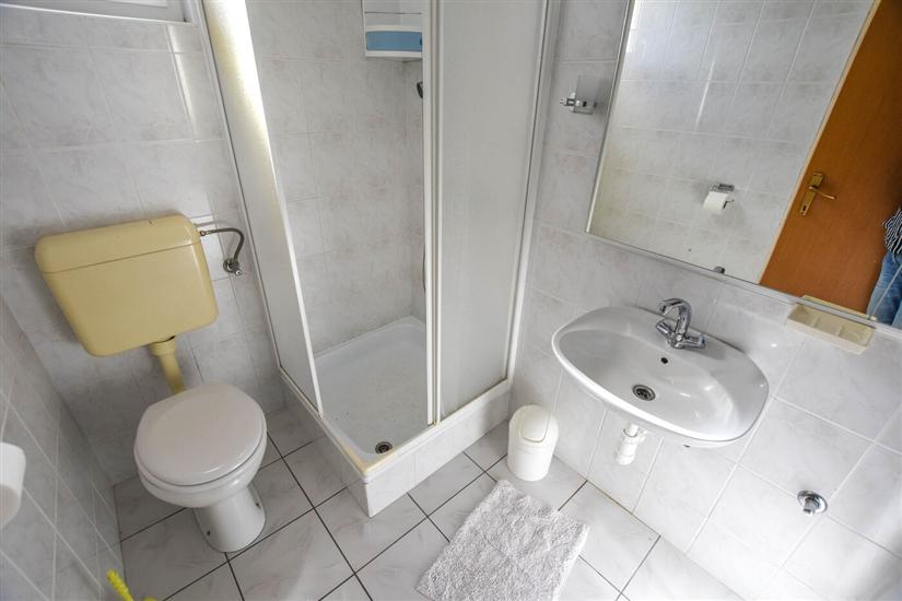 Hiša K1, na 12 osebe