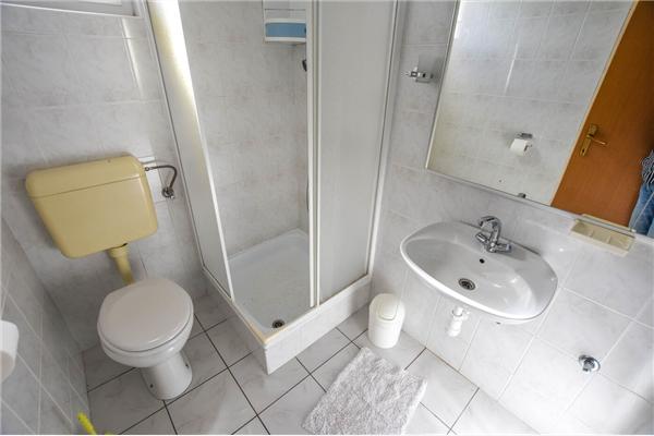 Hiša K1, na 12 osebe