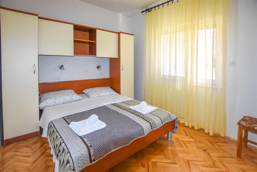 Hiša K1, na 12 osebe