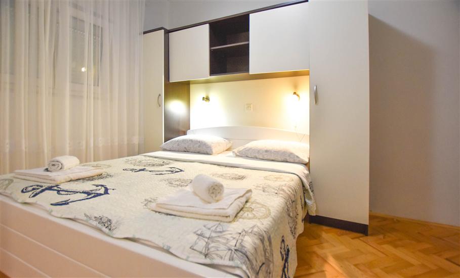 Hiša K1, na 12 osebe