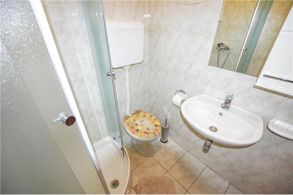 Hiša K1, na 12 osebe