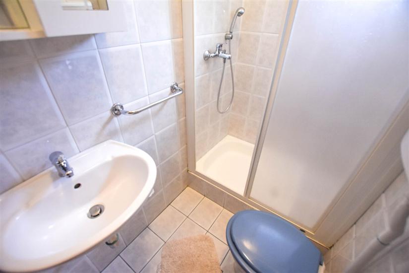 Hiša K1, na 12 osebe