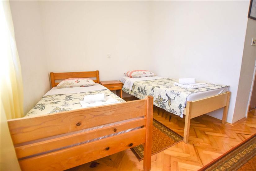 Hiša K1, na 12 osebe