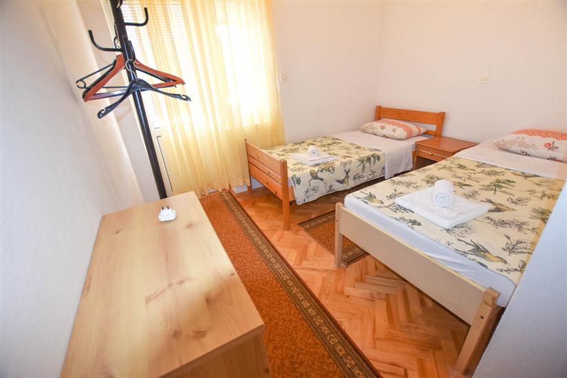 Hiša K1, na 12 osebe