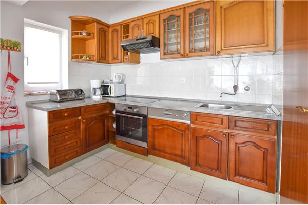 Hiša K1, na 12 osebe