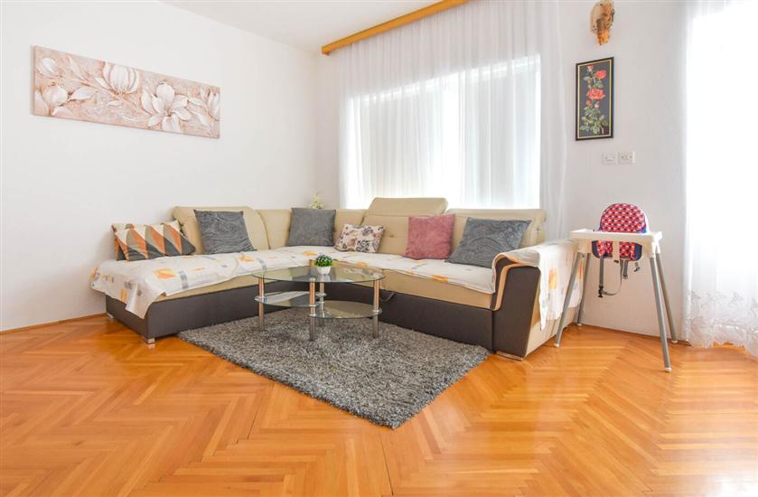 Hiša K1, na 12 osebe