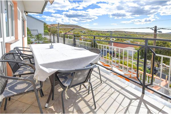 Hiša K1, na 12 osebe