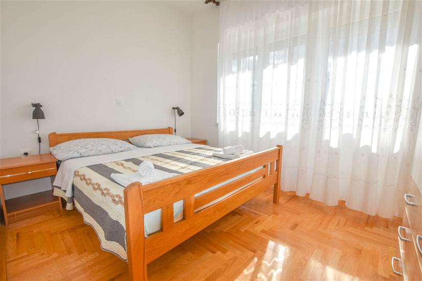 Hiša K1, na 12 osebe