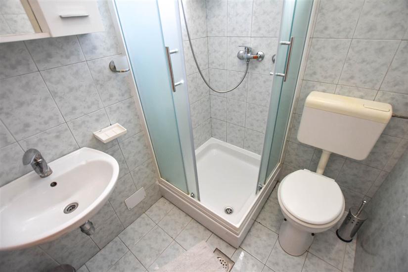 Hiša K1, na 12 osebe