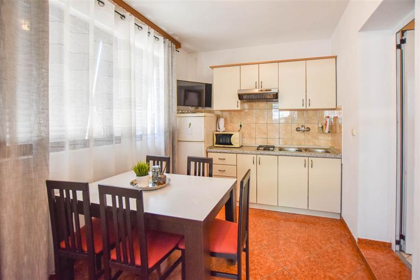 Apartment A2, for 5 persons