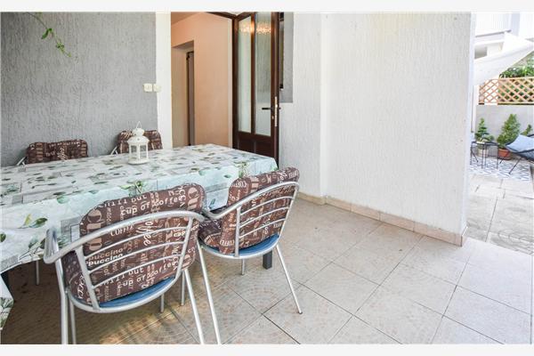 Apartment A2, for 5 persons