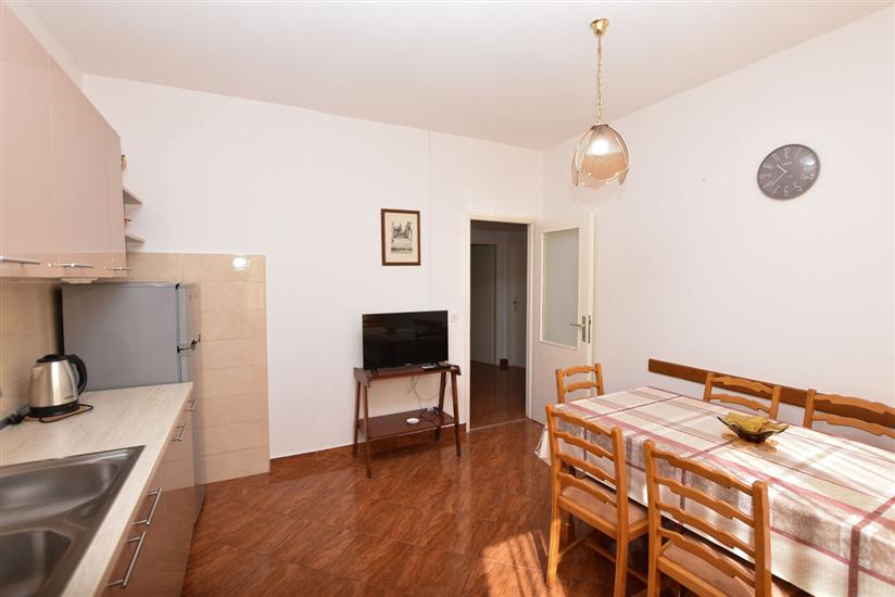 Apartment A2, for 6 persons