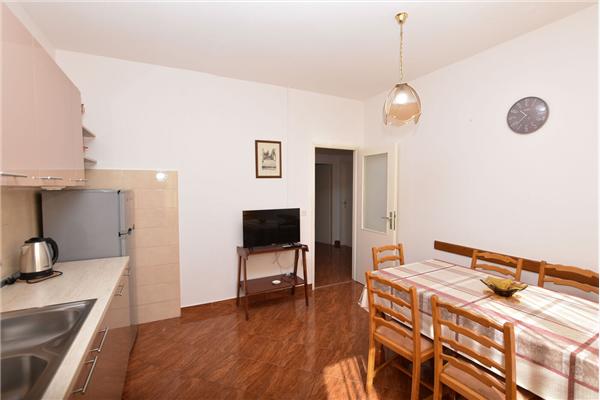 Apartment A2, for 6 persons