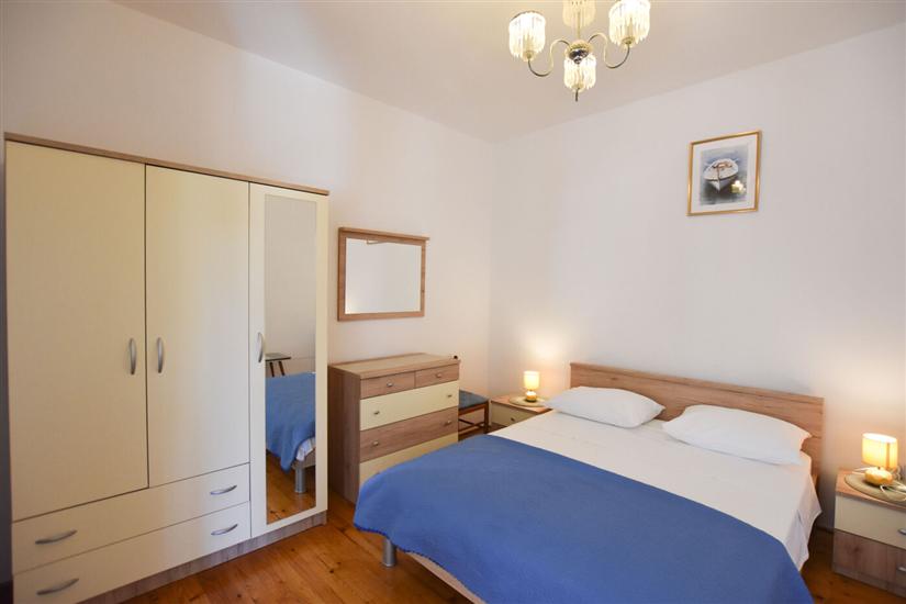 Room S1, for 2 persons