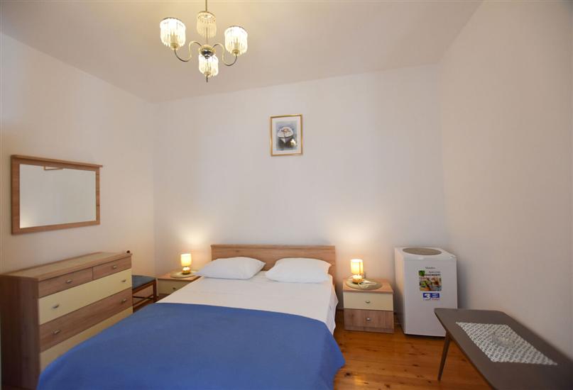 Room S1, for 2 persons