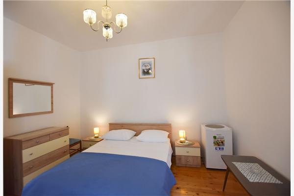 Room S1, for 2 persons