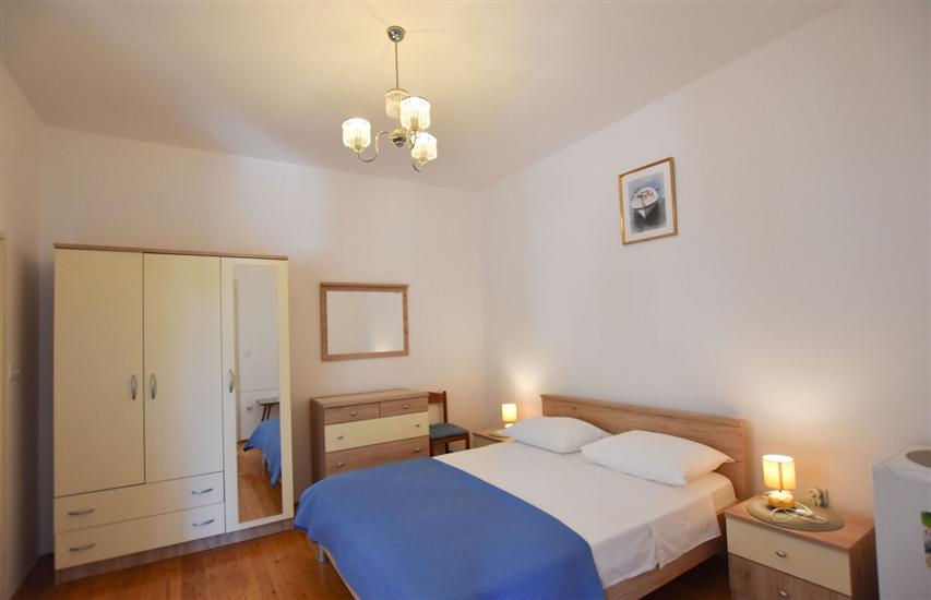 Room S1, for 2 persons