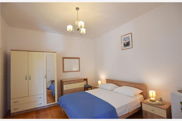 Room S1, for 2 persons