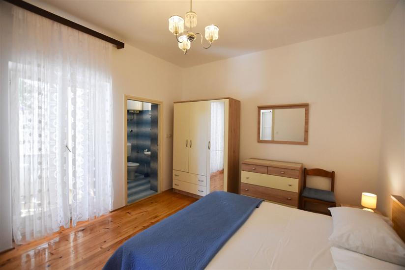 Room S1, for 2 persons