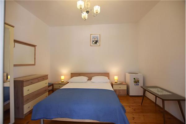 Room S1, for 2 persons