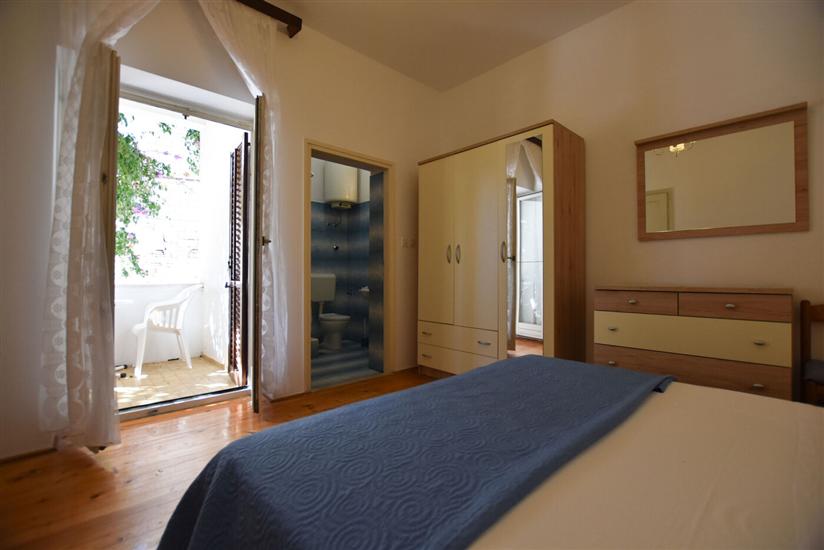 Room S1, for 2 persons