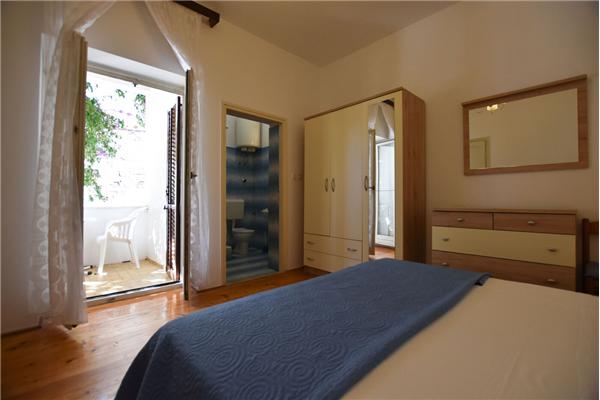 Room S1, for 2 persons