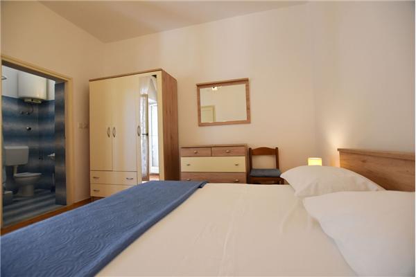 Room S1, for 2 persons