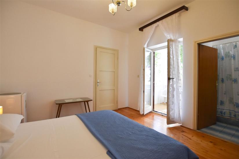 Room S1, for 2 persons