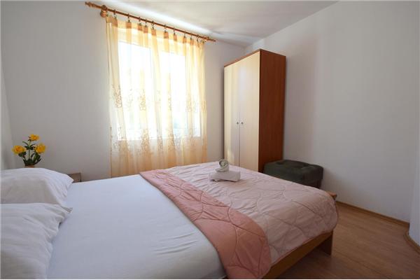 Apartment A2, for 5 persons