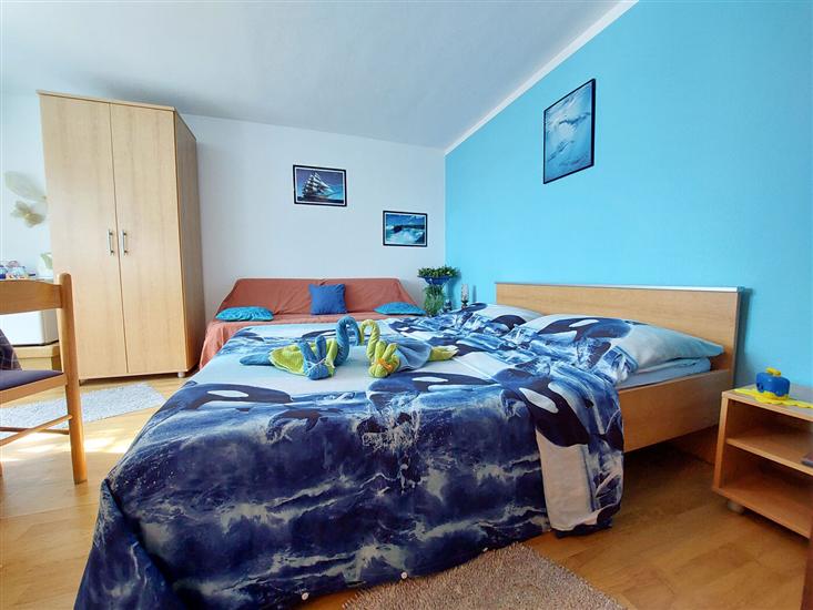 Room S1, for 2 persons