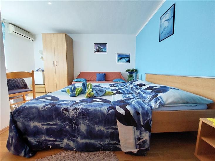 Room S1, for 2 persons