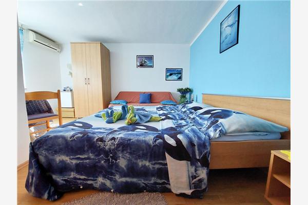 Room S1, for 2 persons