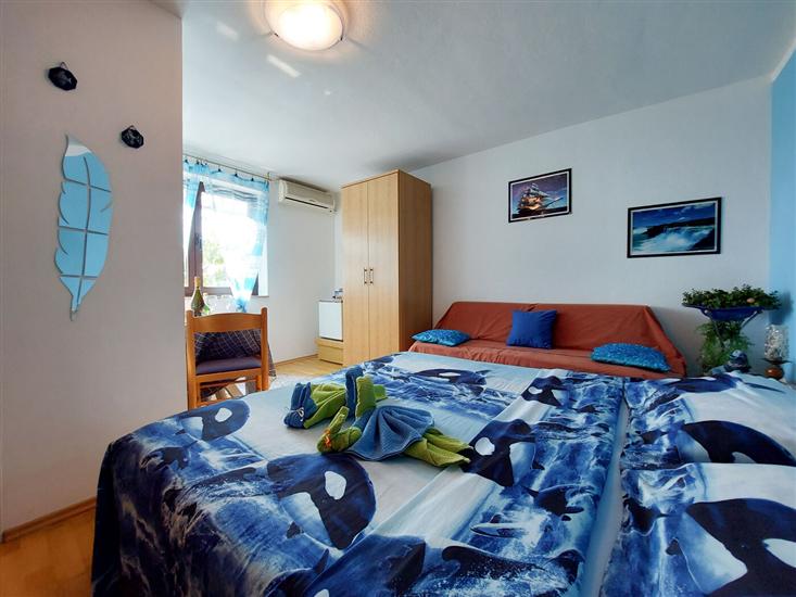 Room S1, for 2 persons