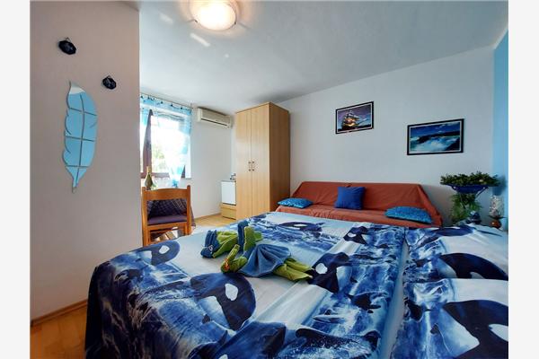 Room S1, for 2 persons