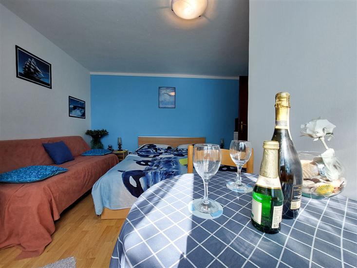 Room S1, for 2 persons