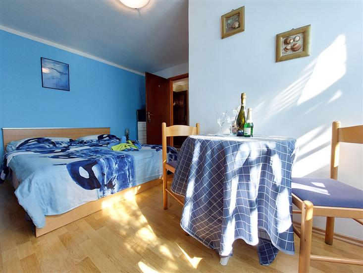 Room S1, for 2 persons