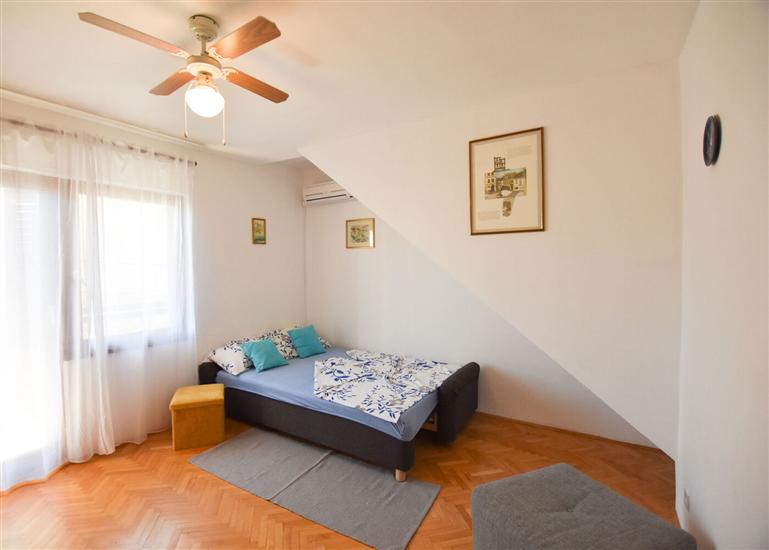 Room S1, for 4 persons