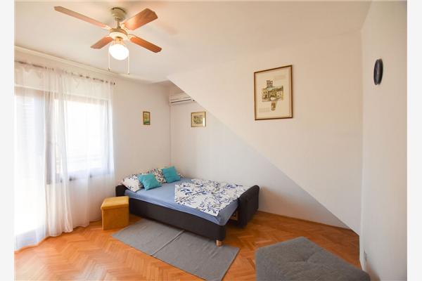 Room S1, for 4 persons