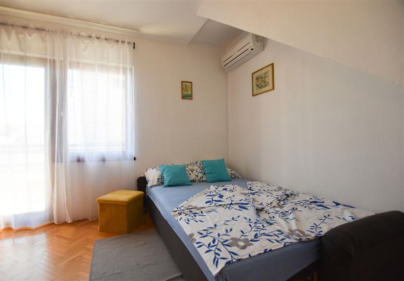 Room S1, for 4 persons