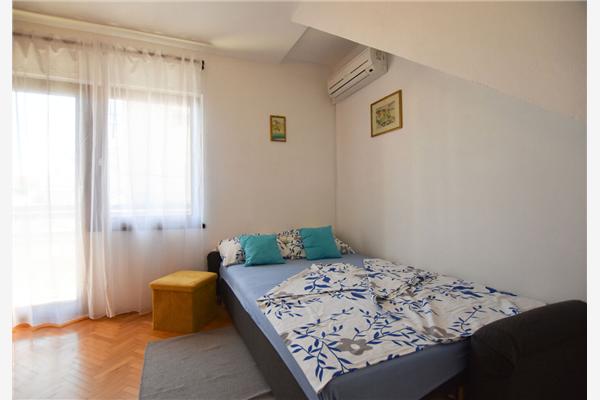 Room S1, for 4 persons