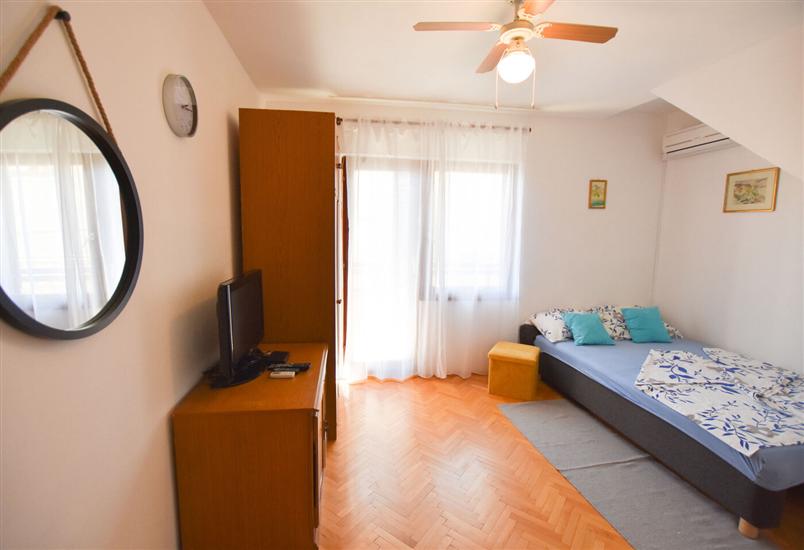 Room S1, for 4 persons