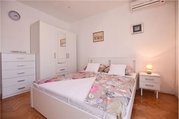 Room S1, for 4 persons