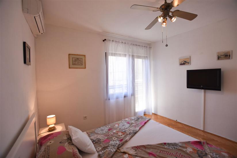 Room S1, for 4 persons