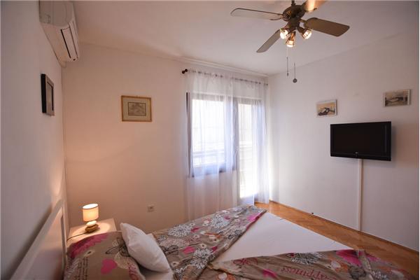 Room S1, for 4 persons