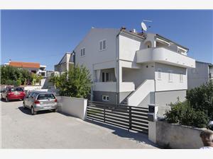 Apartmaji Fila Vodice, Kvadratura 45,00 m2, Oddaljenost od centra 500 m