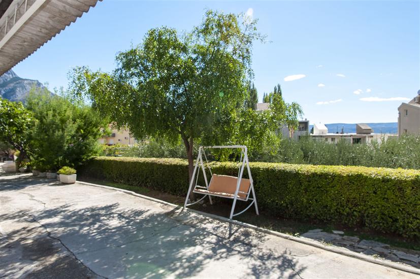 Apartments and Rooms Nikola